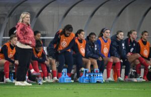 Hayes merece beneficio de la duda después de la primera pérdida de USWNT