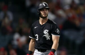 Medias blancas de Andrew Benintendi de 4 a 6 semanas con mano rota