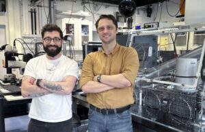 La memoria de los contactos anteriores afecta la electricidad estática en los materiales: el mundo de la física