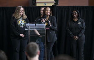 Los equipos de Pittsburgh se reúnen para el evento del Día del Deporte de Girls & Women in Sports