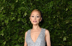 Ariana Grande cree que los jefes de entretenimiento deben hacer más para proteger la salud mental de las estrellas jóvenes