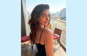 ¿Pooja te hizo mirar?