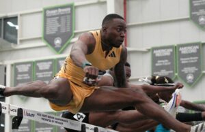 Holloway busca el mundo en el mundo de 60 m obstáculos 'tres turbas'