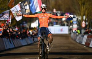 Campeonato mundial de ciclo-cross: Tibor del Grosso toma una victoria dominante para retener el título masculino de U23
