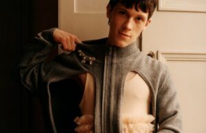 El delicado retrato de Colin Dodgson de la romántica ropa masculina de Simone Rocha
