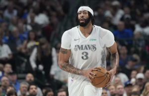 Anthony Davis sale del debut de los Mavericks con una lesión sin contacto después de una brillante primera mitad