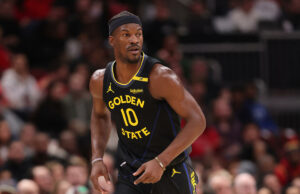 Jimmy Butler anota 25 puntos en el debut de los Warriors, ayuda a liderar la victoria de 24 puntos sobre los toros