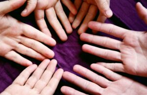 Encuentra el poder del voluntariado; Servicio Mundial de la Iglesia, Woman's Increation Need Ayuda (Columna de United Way) | Noticias locales