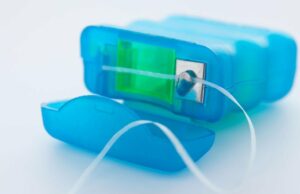 El hilo dental puede reducir el riesgo de accidente cerebrovascular y ritmo cardíaco irregular | Estilo de vida