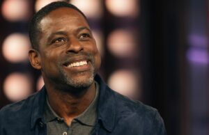 Sterling K. Brown reacciona con lágrimas al mensaje emocional