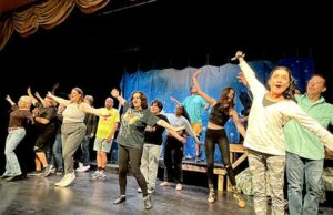 Prepárate para una noche de romance con muchas risas