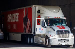 ¿No más caminatas en los deportes universitarios? Las relativas de Jim Boeheim se preocupan por el lugar con el fútbol de Syracuse