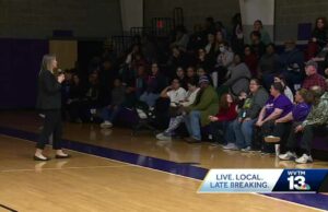 Holt High mantiene programas deportivos después de que los padres hablan