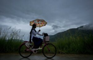 Hacer opciones de estilo de vida amigables con el clima no siempre es fácil. India aprendió de la manera difícil