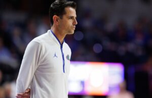 Diapositivas de baloncesto de Florida en las últimas clasificaciones de CBS Sports Top 25 y 1