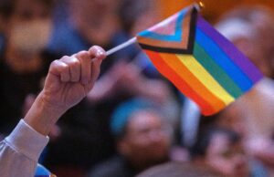 La prohibición deportiva universitaria transgénero de Indiana ahora tiene algún apoyo democrático