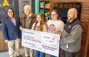 La Comisión Deportiva del Área de Topeka tiene como objetivo ayudar a los atletas jóvenes