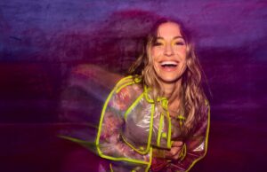 Quién está cantando himno nacional, más