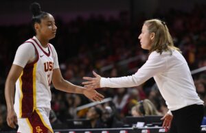 Las redes sociales reaccionan a la victoria de reventón de la USC sobre el estado de Ohio