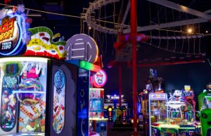 Gamescape by Cinemark abre puertas en El Paso, ofrece 18 carriles para bolos