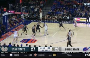 Tyson Degenhart de Boise State hace que un triple de 3 puntos se inicie contra el estado de Utah
