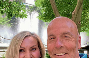 El maestro retirado continúa haciendo Mark en Quaker Valley Sports como fotógrafo, entrenador