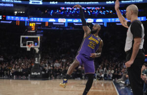 LeBron Triple-Double lleva a los Lakers sobre Knicks 128-112
