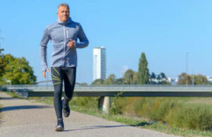 Este jefe de 72 años está entrenando para completar 100 maratones a los 100 años, y solo comenzó a correr a los 50. Cómo un estilo de vida saludable en la vejez puede hacer que su dinero sea un esfuerzo adicional.