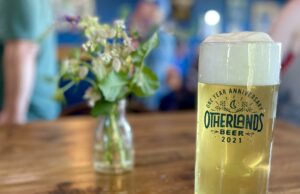 Lookout de estilo de vida: Otherland Beer, Improv y Guitar Night