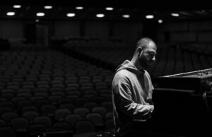 La nominación de “Mejor Folk Song” de Arman Peshtmaljyan en los World Entertainment Awards