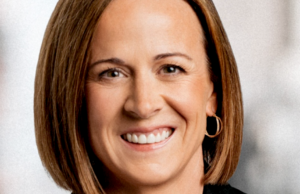 El CFO de la NFL consiguió el trabajo de sus sueños. Aquí hay 3 maneras de practicar deportes la prepararon para el liderazgo.