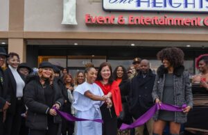 La comunidad celebra la apertura de New Event, Entertainment Center en Belview Heights