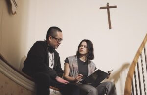 La actriz de 'The Handmaid's Tale' Nina Kiri protagonizada por Horror 'Toundone'