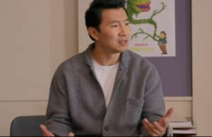 Simu Liu recuerda con humor que ha sido despedido de su trabajo contable después de varios meses y envía un mensaje a aquellos a quienes les gustaría que hagan sus impuestos