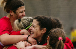 Las principales senadoras se hacen cargo, introducen la Ley de Deportes de Mujeres Save