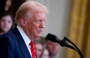 Donald Trump firma la orden ejecutiva para bloquear a los atletas transgénero de los deportes femeninos