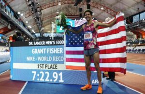 American Grant Fisher rompe el récord interior del segundo mundo en 6 días, relojes 12: 44.09 en 5000m