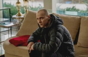 La ruptura de 'Anora' Yura Borisov no está segura de lo que significa 'ruso Ryan Gosling'. Pero lo tomará