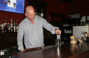 Rich & Savvy's de Clarkesville para someterse a un cambio de marca como café, lugar de entretenimiento