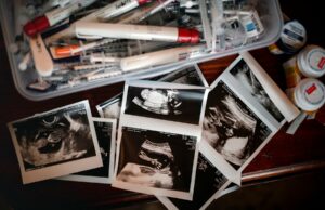 Trump firma la orden ejecutiva para reducir los costos de FIV, pero ¿cómo sería eso?