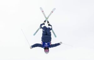 Alum SSWSC toma el puesto número 1 del mundo en la clasificación general de la Copa Mundial de Moguls