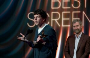 Jesse Eisenberg sobre cuando trabaja con Emma Stone a continuación