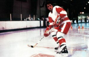 Reiniciar la película de hockey de los años ochenta en obras