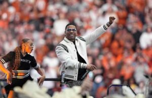 Nelly ofrece éxitos en el concierto de la Semana del Super Bowl 'Homecoming' en el histórico restaurante de Nueva Orleans