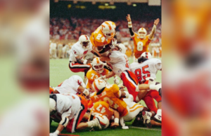 El ex mariscal de campo de los Vols anunció como miembro del Salón de la Fama del Deporte de Tennessee