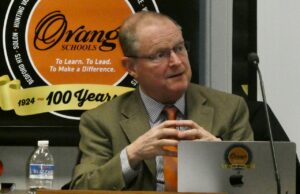 La junta escolar de Orange se entera del plan para crear un puesto de coordinador de deportes de viaje