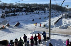 La carrera de motos de nieve más grande del mundo regresa a Sault Ste. Marie