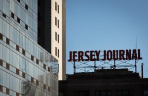 Gesario: Las cosas buenas vienen mientras cubren deportes para la camiseta