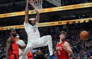Mavericks venció a los Rockets 116-105 en el debut de Anthony Davis