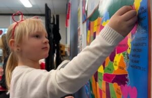 Los jardines de infantes participan en corazones en todo el mundo